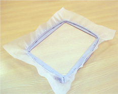 エンドレスフープに水溶性安定紙をセットします。